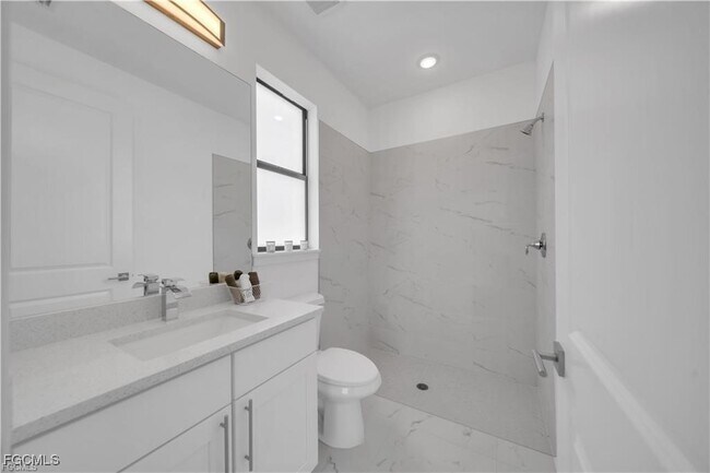 Building Photo - 2416-2418 Xelda Ave N