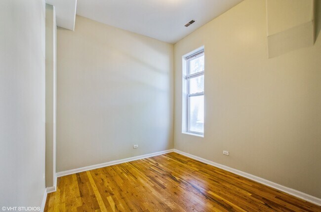 Building Photo - 1134 W Barry Ave