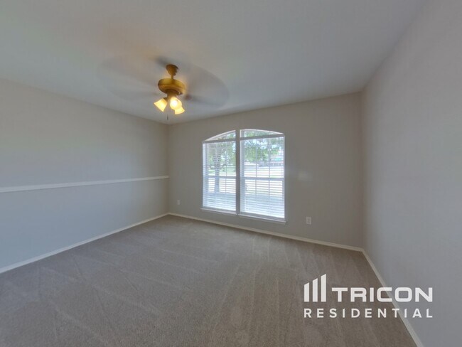 Building Photo - 9600 Orinda Dr