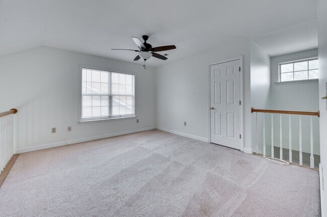 Building Photo - Great 3 bed 2 bath Home in Bellevue!