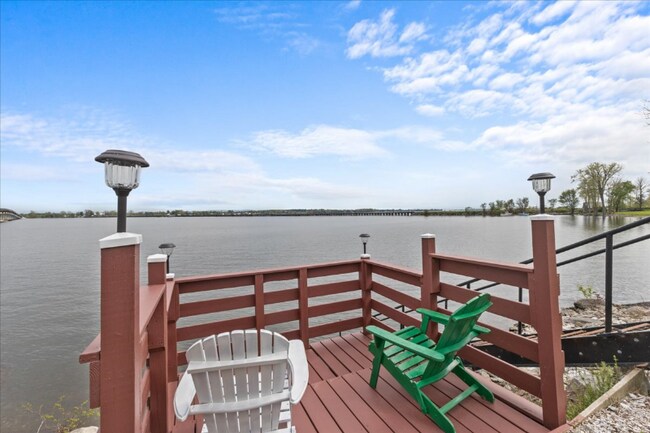 Building Photo - 423 E Alburgh Rd