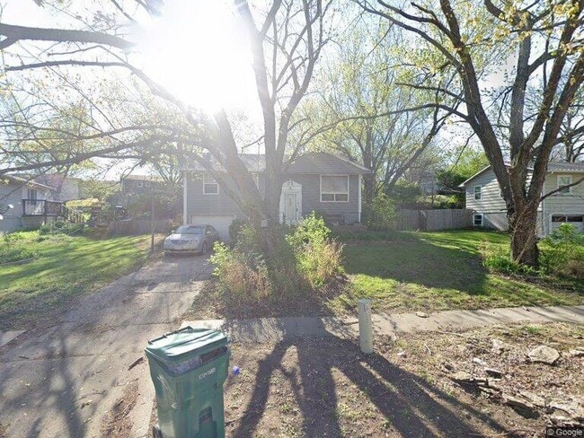 Primary Photo - 3140 SW Crest Dr