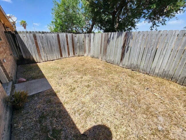 Building Photo - 2525 Chupasrosa Court