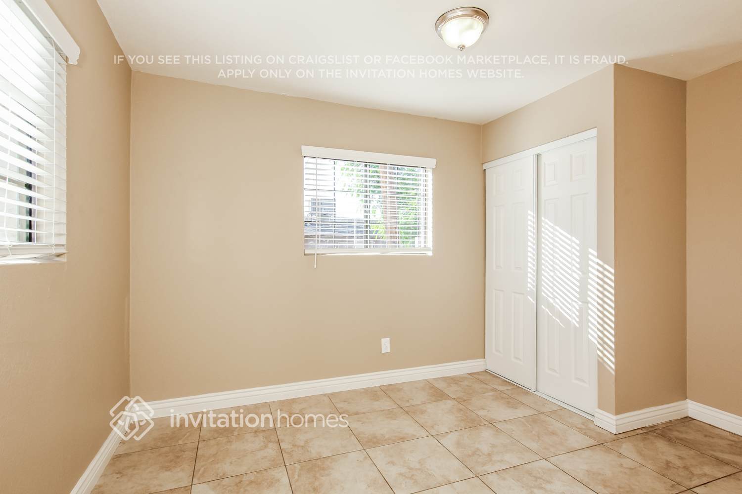 Building Photo - 3231 E Granada Rd