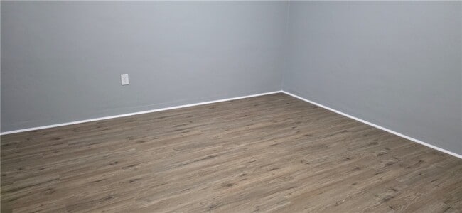 Building Photo - 3304 N Mountain View Ave