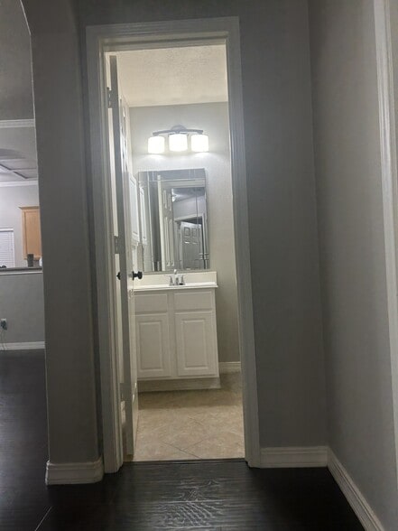 Building Photo - 3527 Pine Valley Dr
