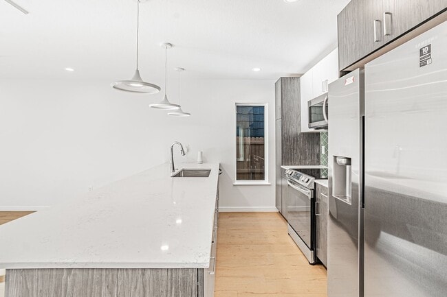 Building Photo - Contemporary 3BD, 2.5BA Edgewood Home with Fenced Yard and Carport