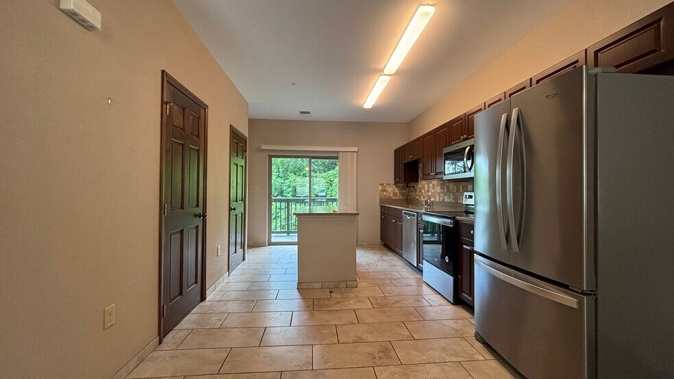 Building Photo - 128 Village Dr