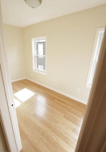 Building Photo - 17 Ashley St