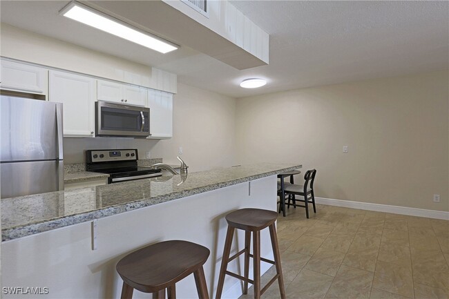 Building Photo - 5327 Summerlin Rd