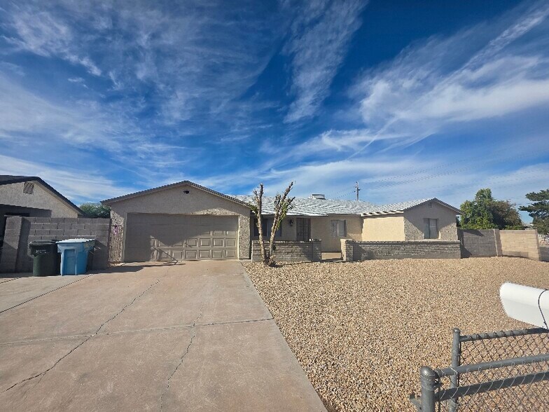 Building Photo - 4852 N 81st Dr