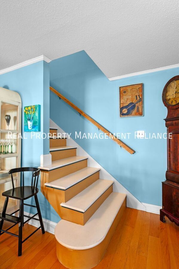 Building Photo - 19 Bayview Ave