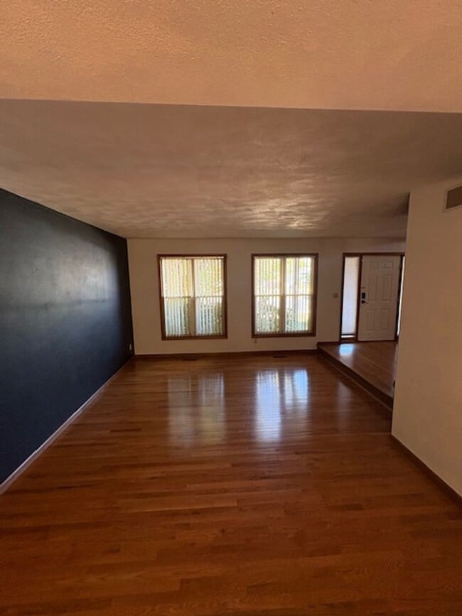 Building Photo - Beautiful Home in Peoria just off of University St. 3 Bedroom / 3.5 Bath