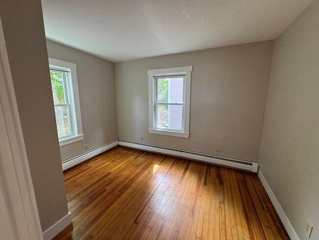 Building Photo - 130 S Elm St