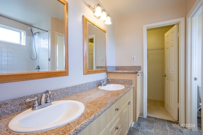 Building Photo - SF 3BR/2.5BA/2car garage in Ocean Pointe w...