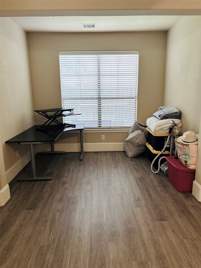 Building Photo - 1049 W 22nd St