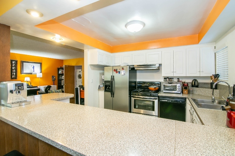 Building Photo - 446 S St Andrews Pl