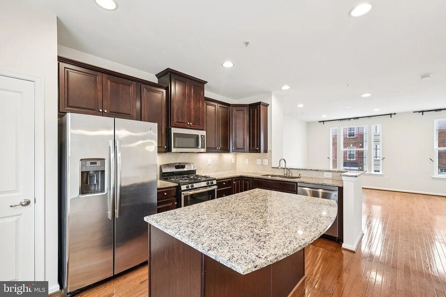 Building Photo - 8074 Locust Mill St