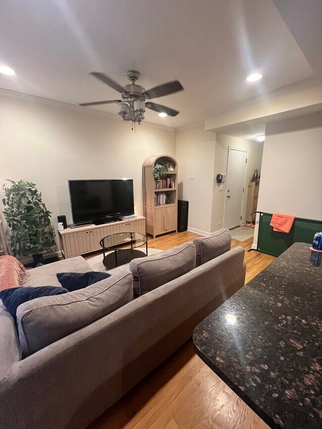 Building Photo - 3739 N Milwaukee Ave