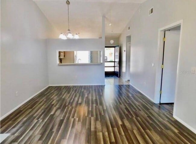 Building Photo - 107 Shady Oak Dr