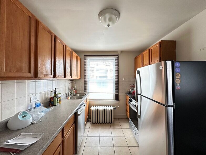 Building Photo - 733 Elm