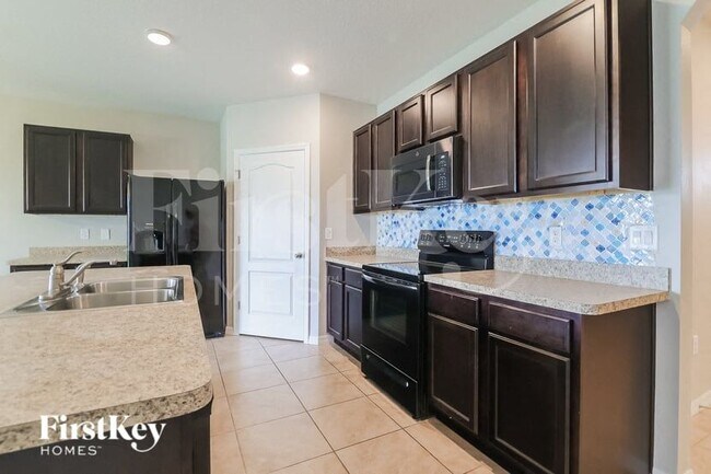 Building Photo - 401 Panda Pl