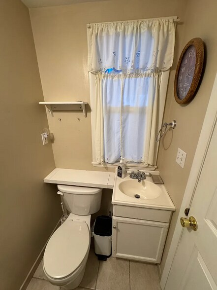 Building Photo - 84 W Kalama Ave