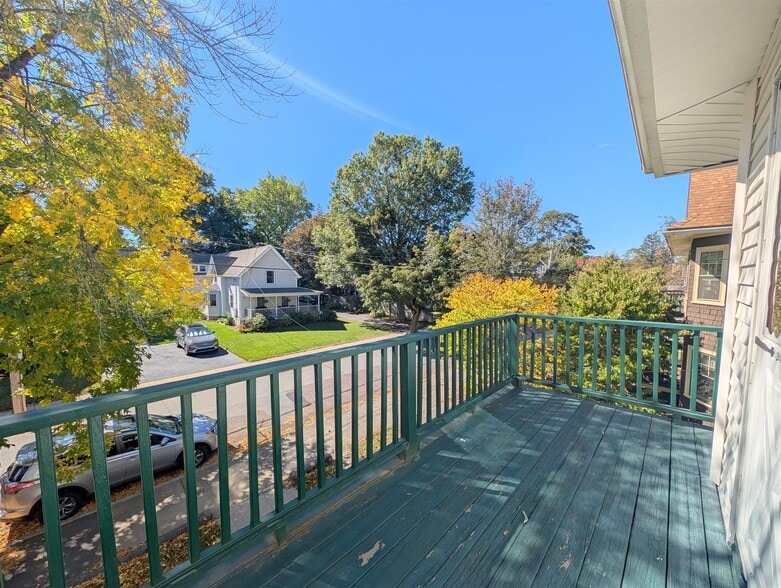 Building Photo - 58 Monument St