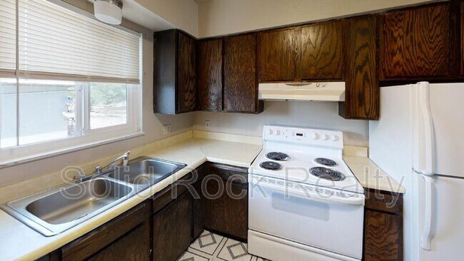 Building Photo - 345 Gahart Dr