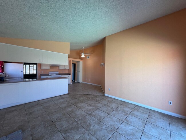 Building Photo - 3 Bedroom 2 Bathroom House with Swimming P...