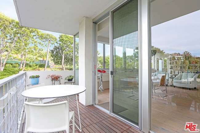 Building Photo - 17352 Sunset Blvd