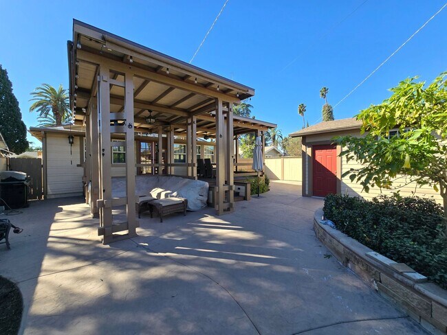 Building Photo - Updated Wood Streets home for Rent