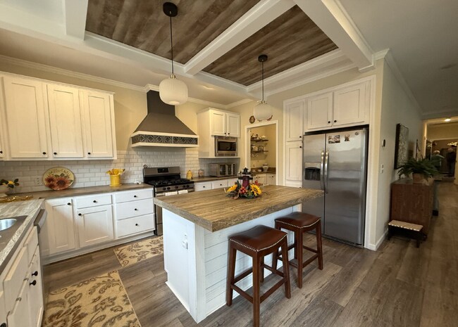 Building Photo - 123 Pete Mann Rd