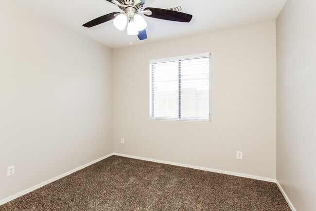 Building Photo - 11209 W Rio Vista Ln