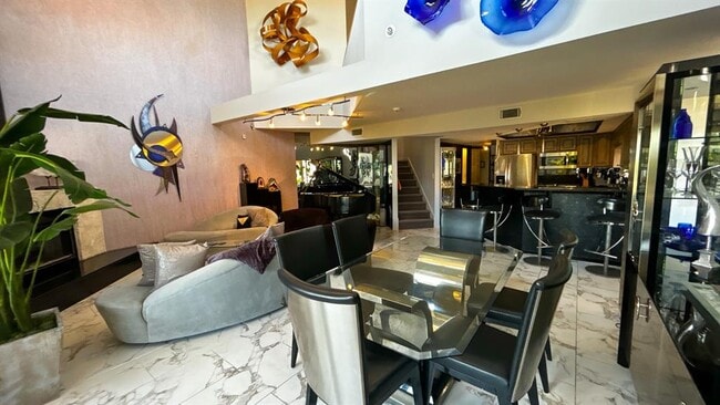 Building Photo - 1635 Royal Palm Dr S