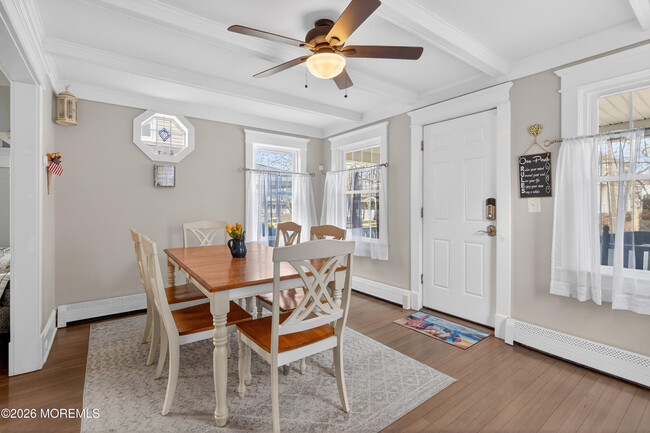 Building Photo - 211 Lareine Ave