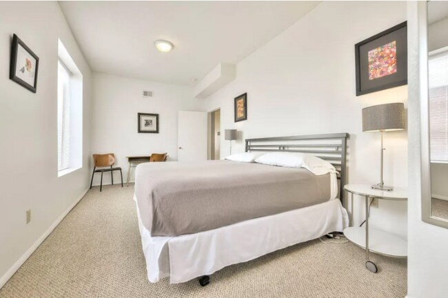 Building Photo - 404 W 17th St