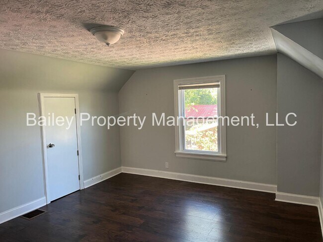 Building Photo - 5710 Barrett Ln