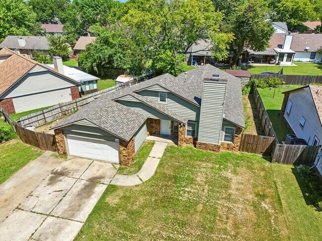 Building Photo - 2929 S 138th E Pl