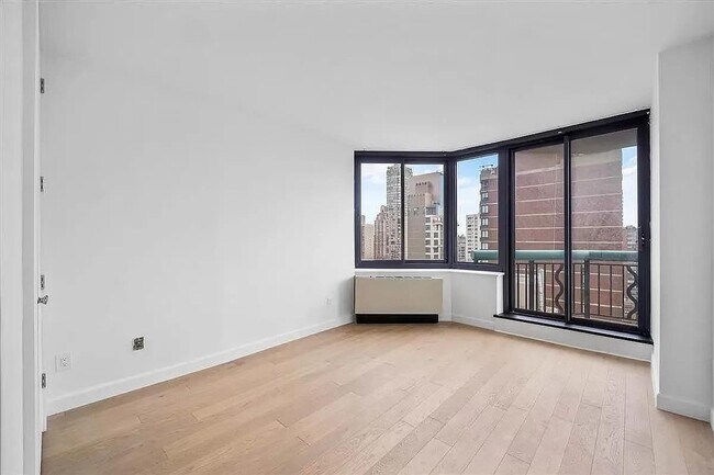 Primary Photo - 303 E 60th St