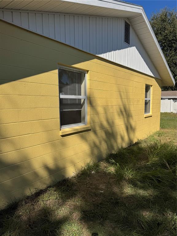 Building Photo - 2311 Bougainvillea St