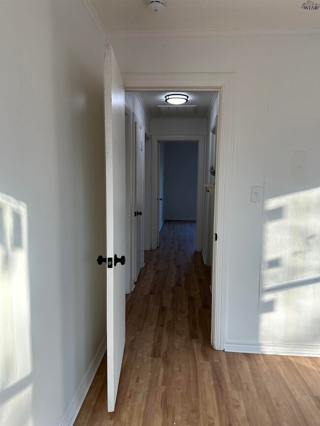 Building Photo - 3213 Hollywood Ave