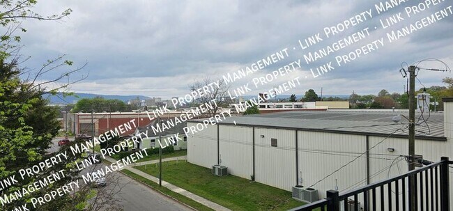 Building Photo - 1445 Fagan St