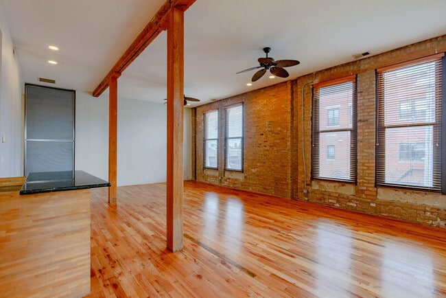 Building Photo - 3000 S Archer Ave