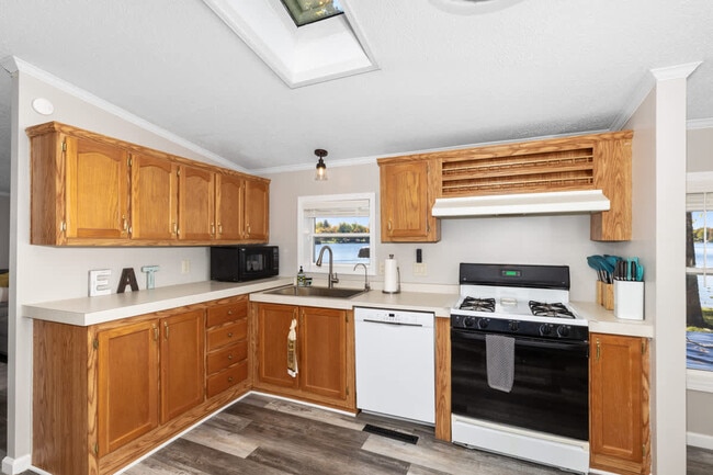 Building Photo - 46147 Abernathy Dr