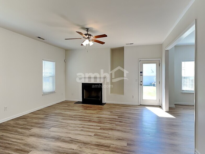 Building Photo - 4413 Singing Oak Court