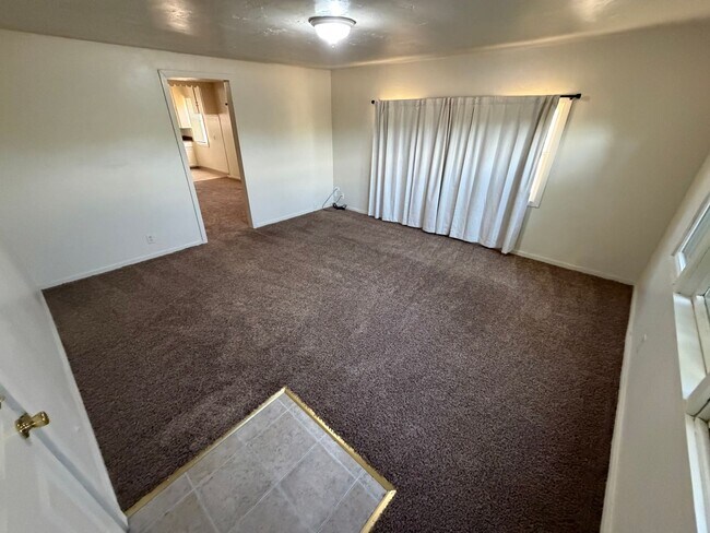 Building Photo - 2 bedroom 1 bath