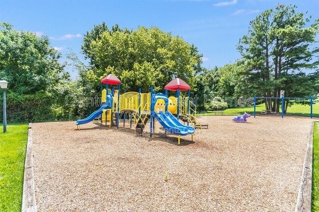 Building Photo - 5805 Royal Ridge Dr