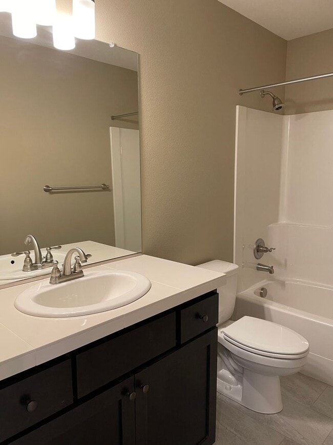 Building Photo - LUXURY 4 Bed Camas Townhome! Gated Communi...