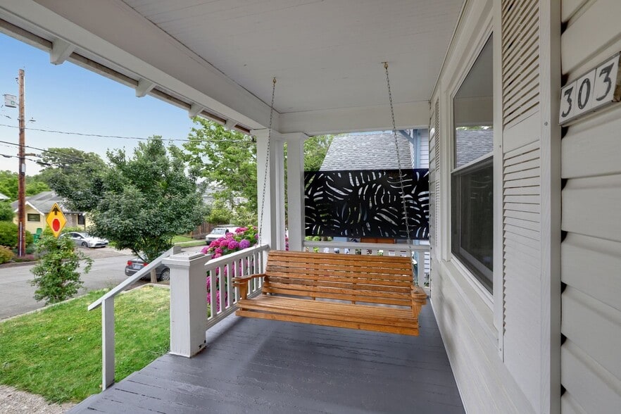Building Photo - 303 NE 45th Ave